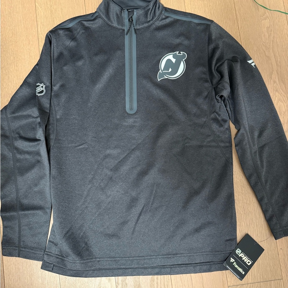 NWT Fanatics Men's Dark Gray New Jersey Devils quarter zip Sweater